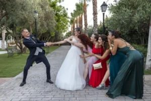 Novio vs Novia y amigas