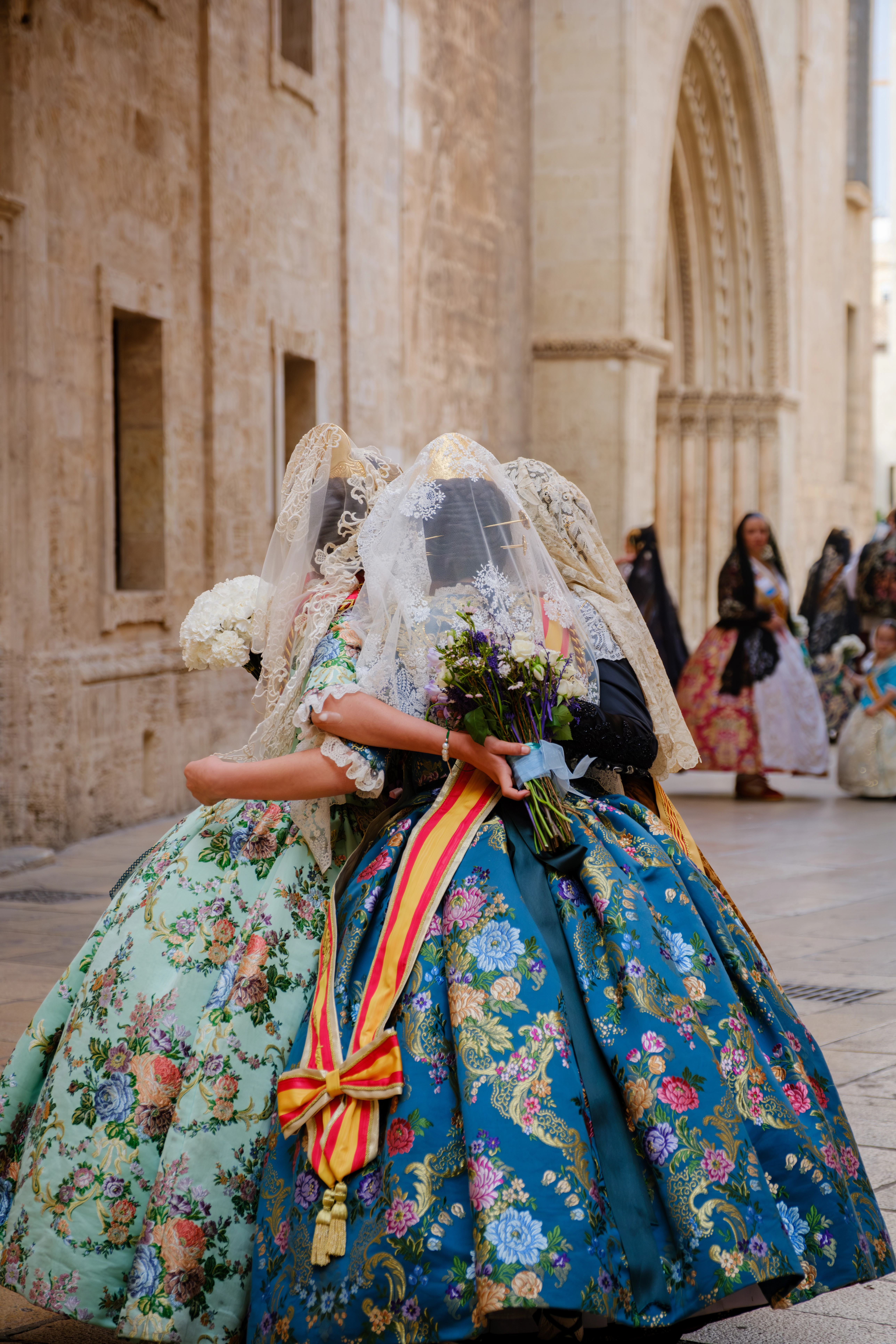fallas abrazo